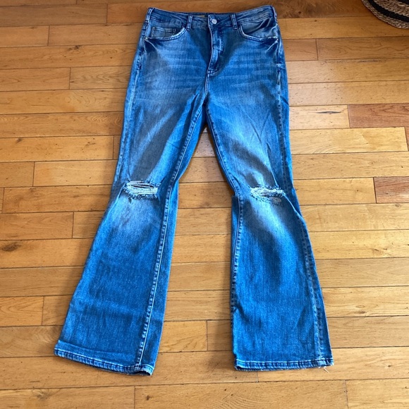Pilcro Ripped Flare Jeans: The Icon-Size 30 - Picture 6 of 7